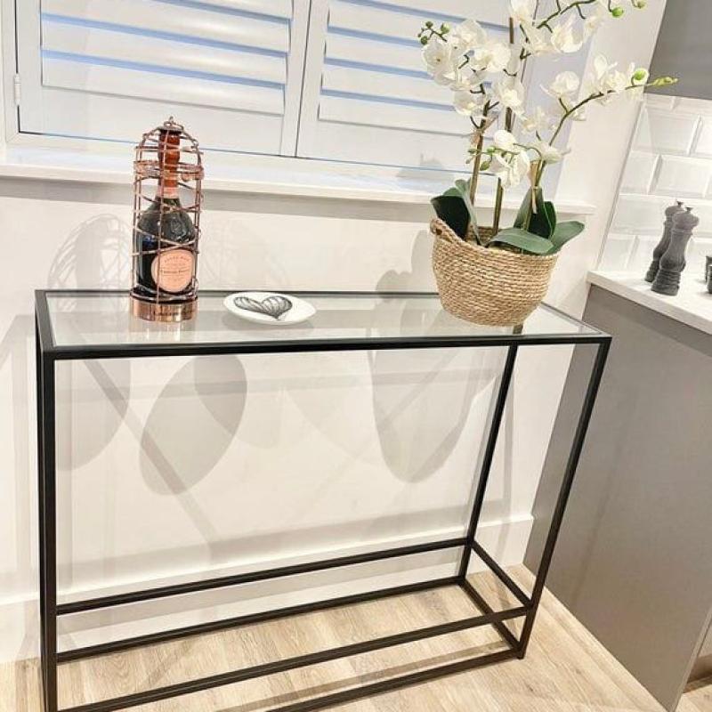 🪑 Console Table – Black Metal × Glass Top