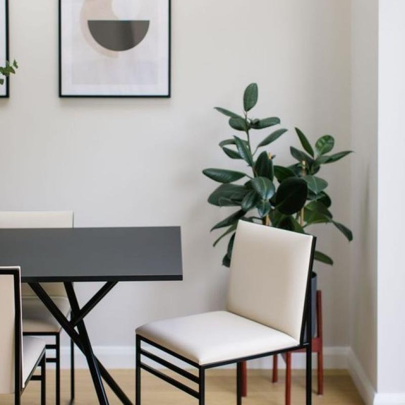 indoor-chair-black-offwhite
